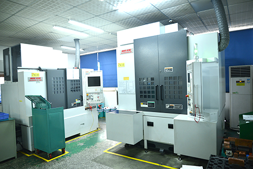 CNC加工中心-1.jpg